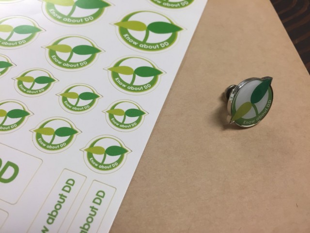 会員特典ピンバッジ・シールの発送を開始いたしました